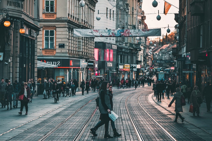 900